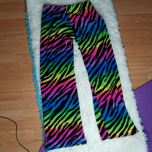 Pyjama pants 2/$7 - Picture 6 of 10